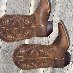 Justin cowboy boots size 9.5